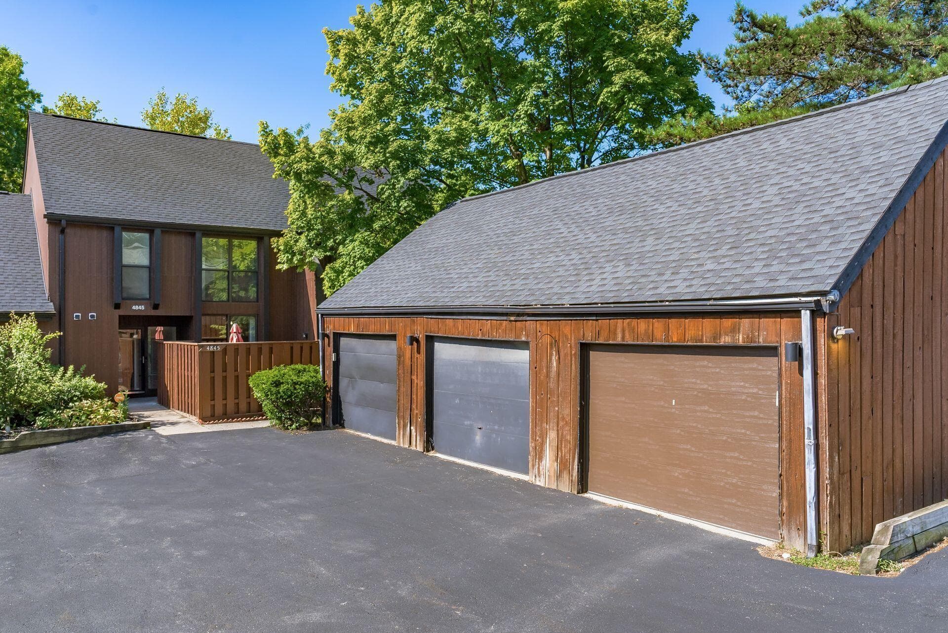 4845 Smoketalk Lane