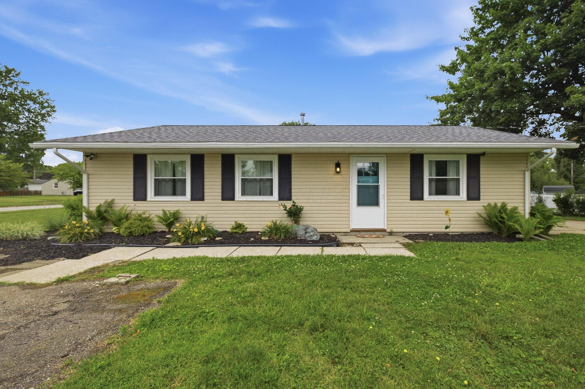 118 Sherwood Drive — photo 1 of 28