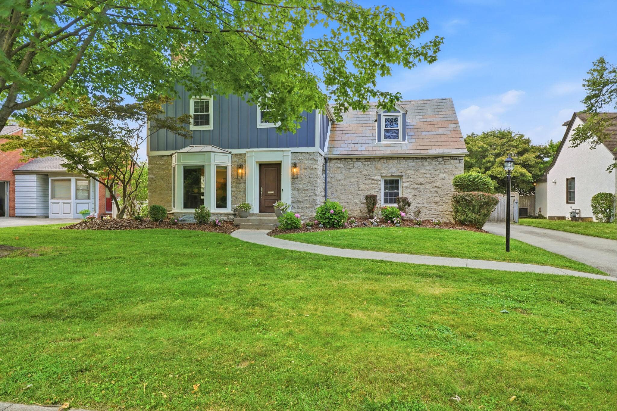 2724 Sherwood Road