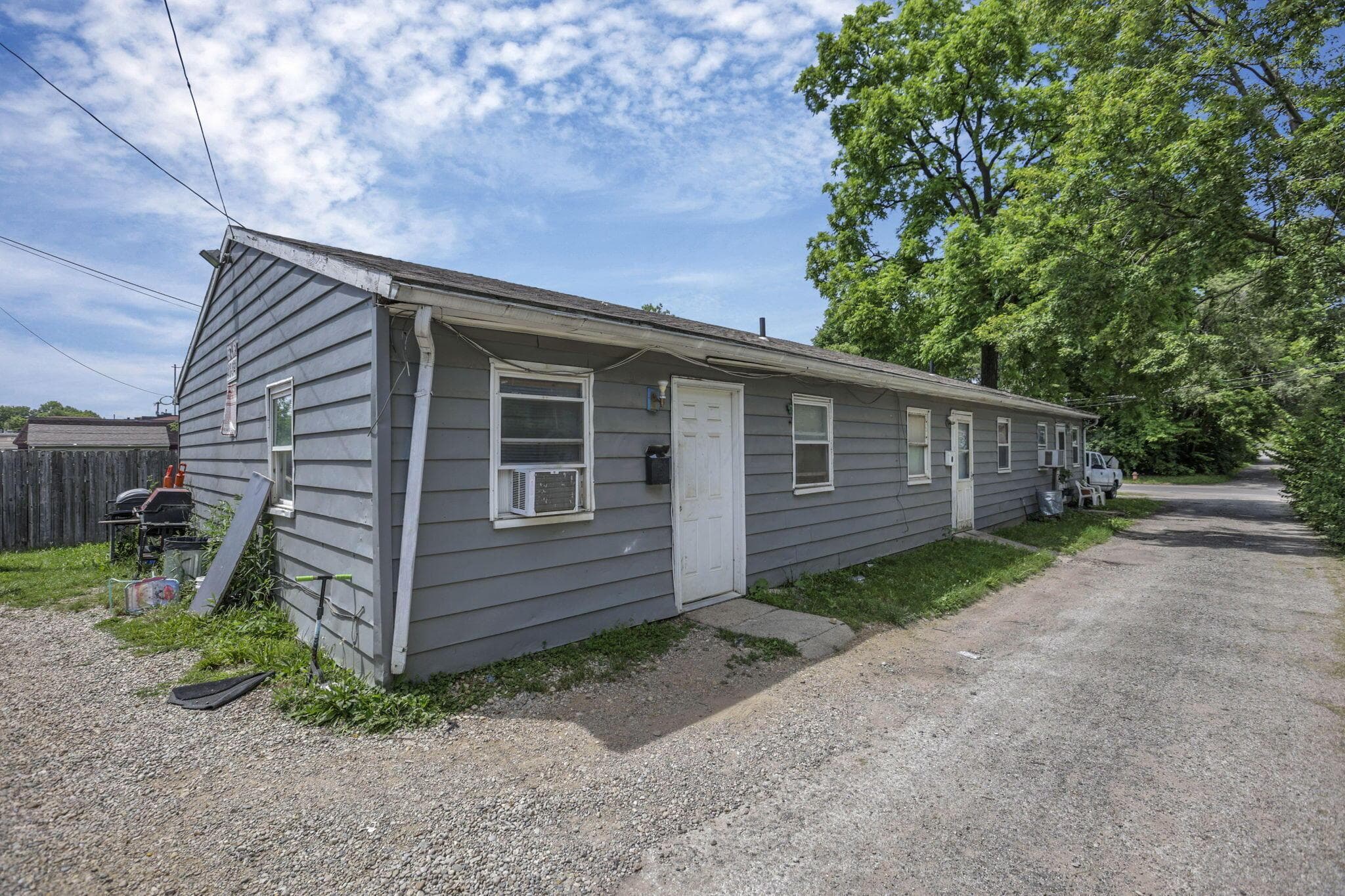 1827 Lakeview Avenue — photo 1 of 44