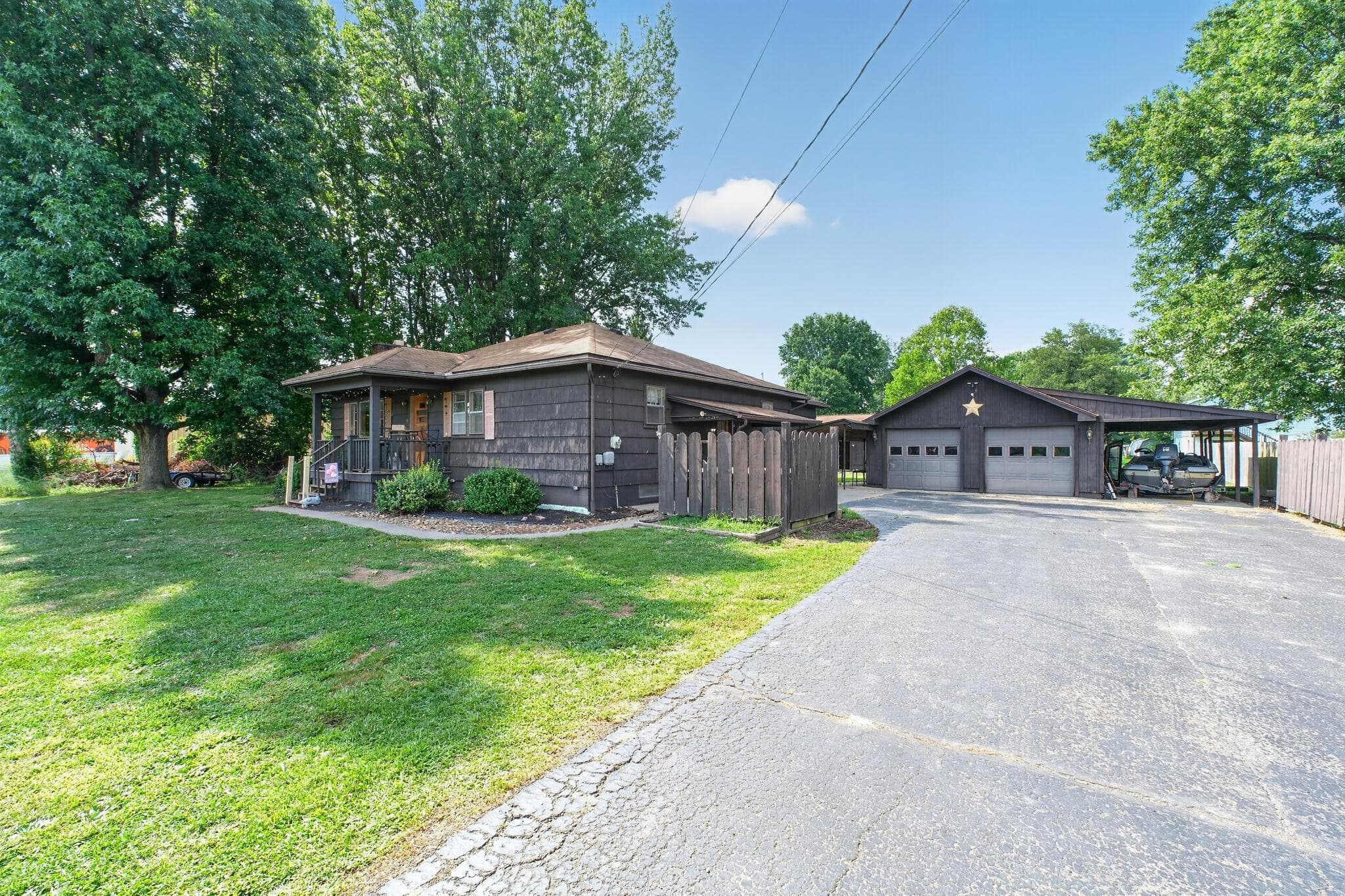 10 Oak Street — photo 1 of 50