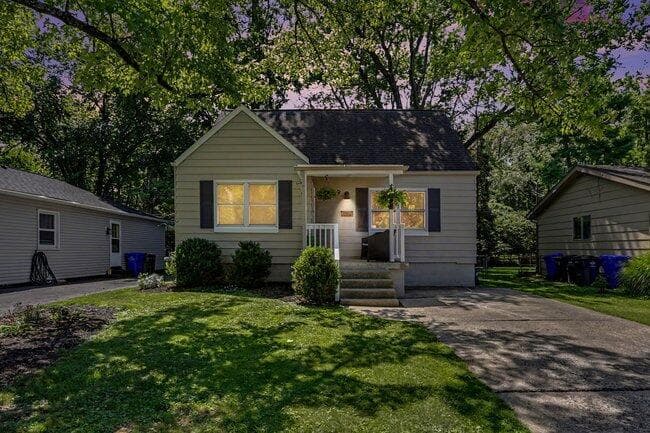349 Kanawha Avenue — photo 1 of 30