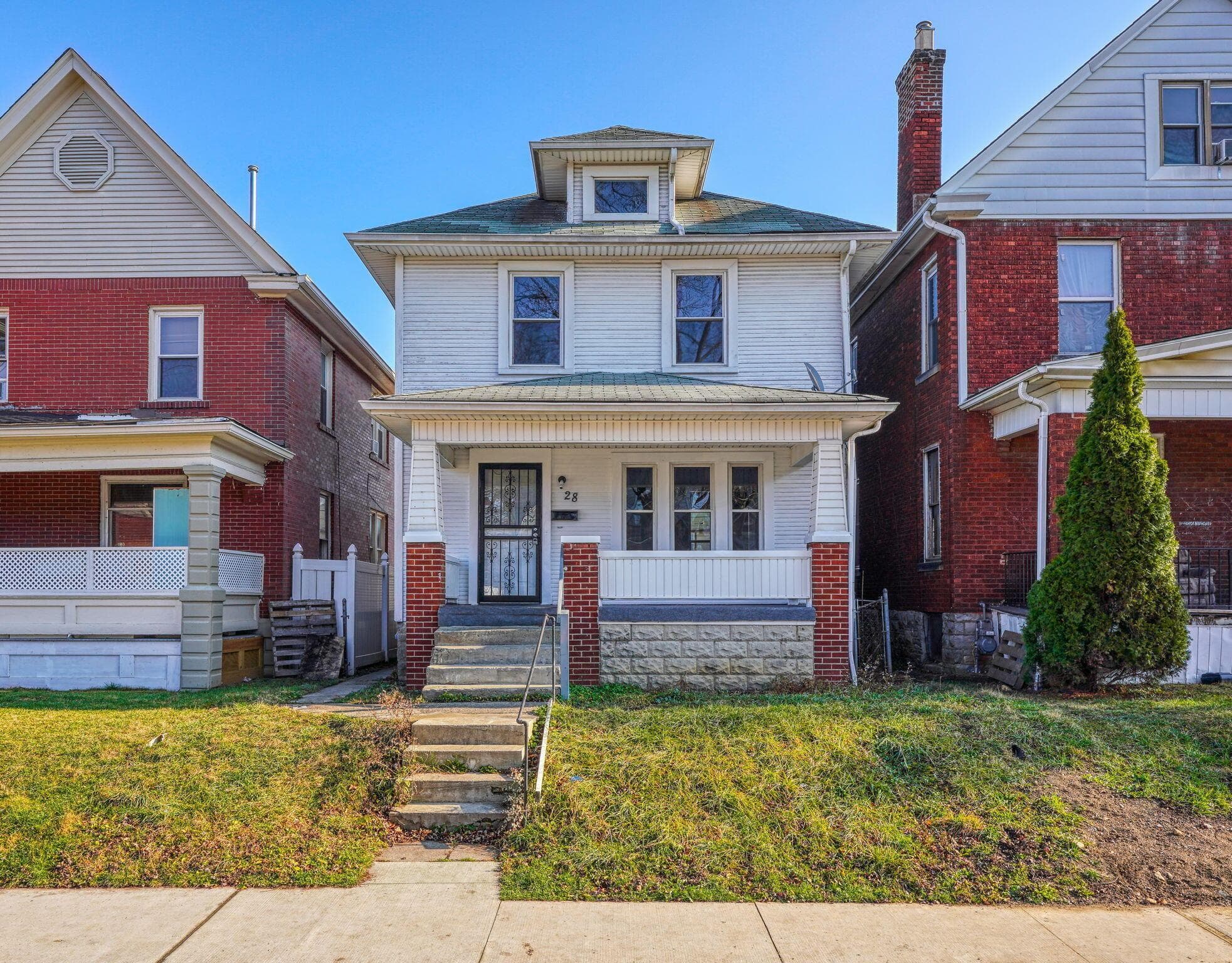 28 Warren Avenue — photo 1 of 14