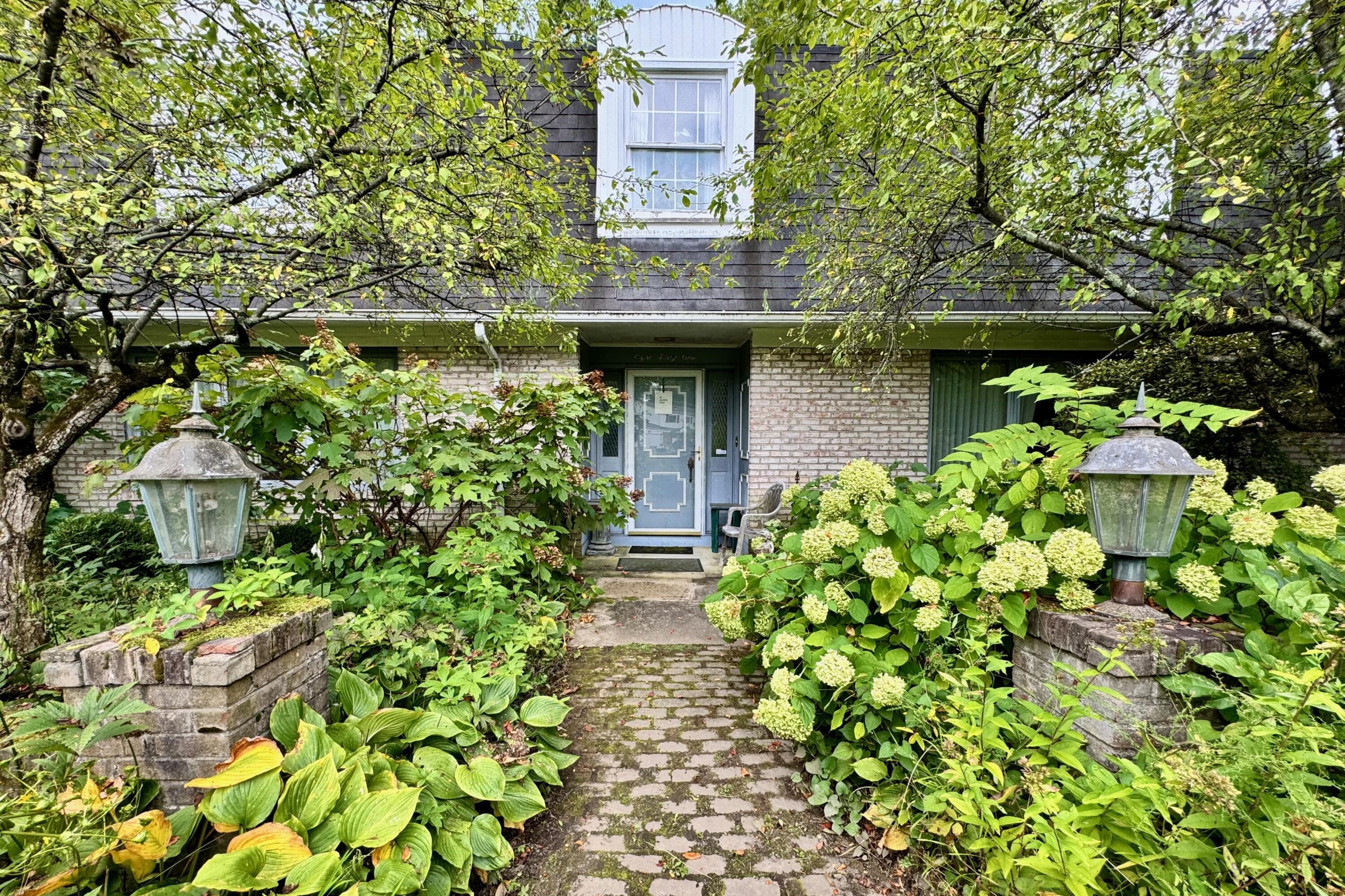 831 Persimmon Place