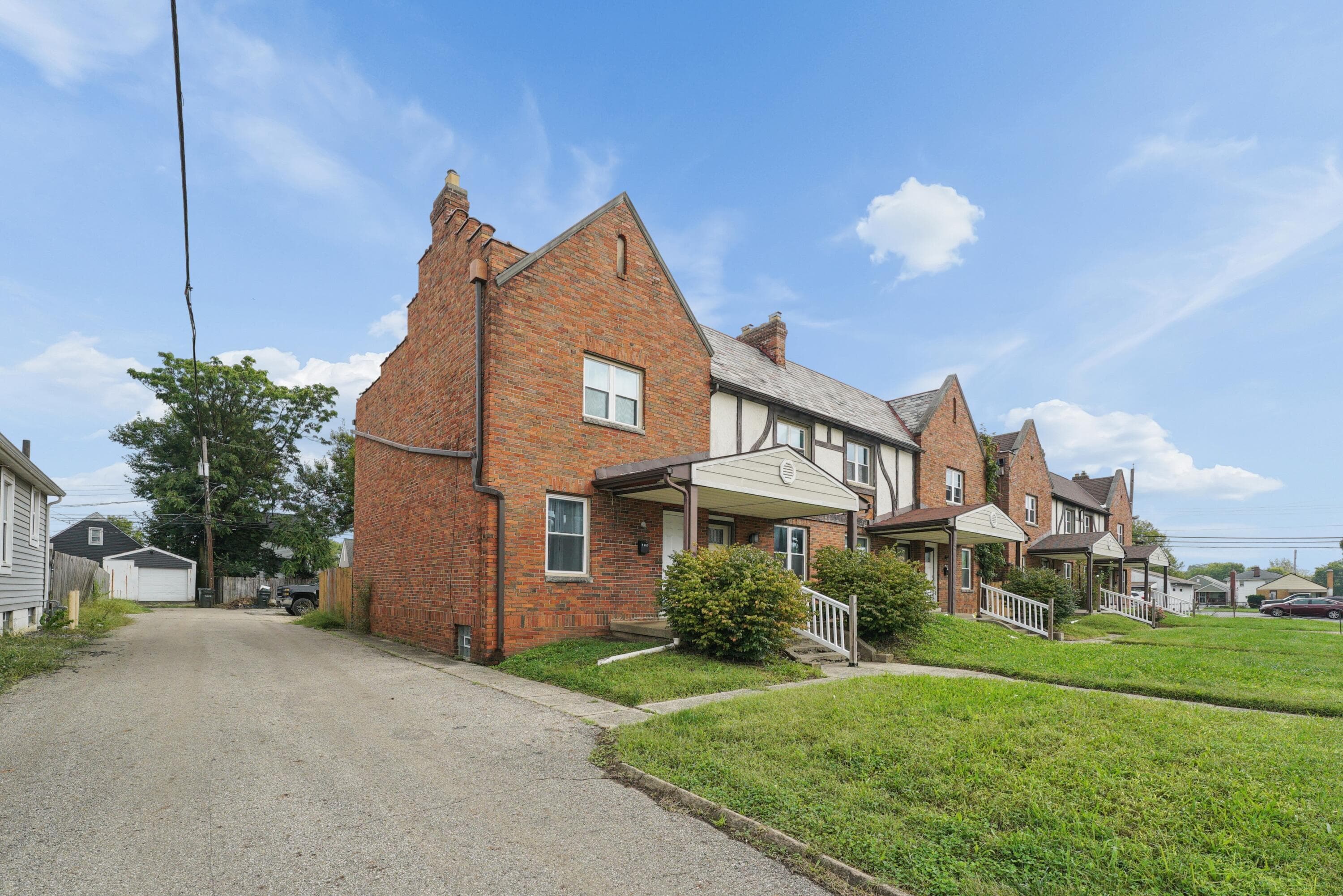 1652 Sycamore Street — photo 1 of 41