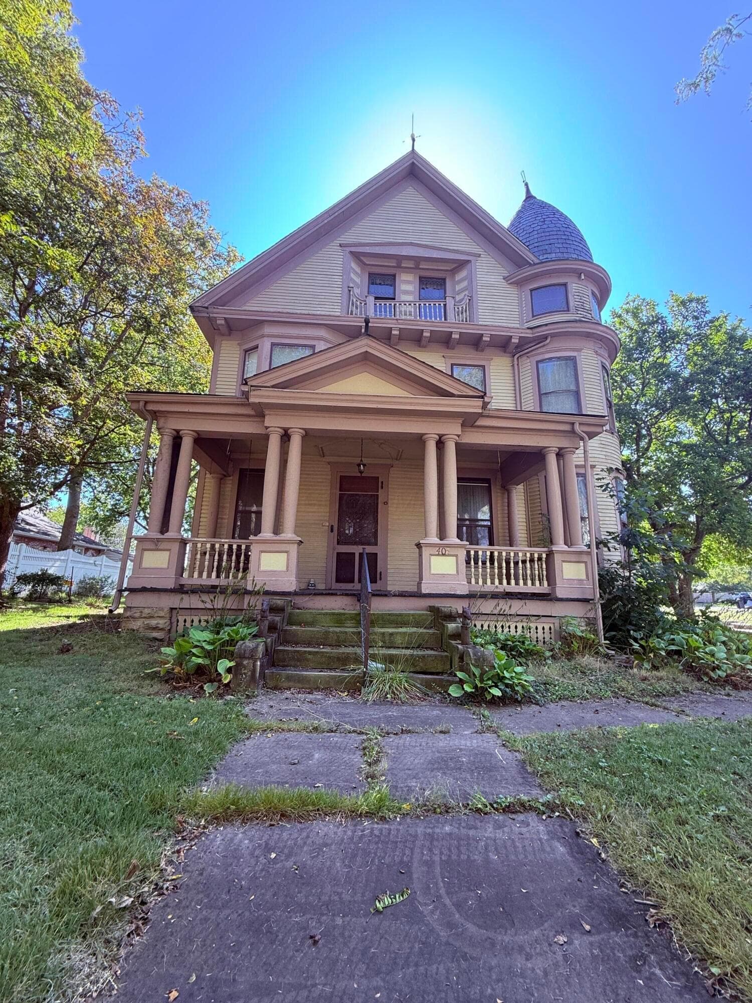405 East Street — photo 1 of 27
