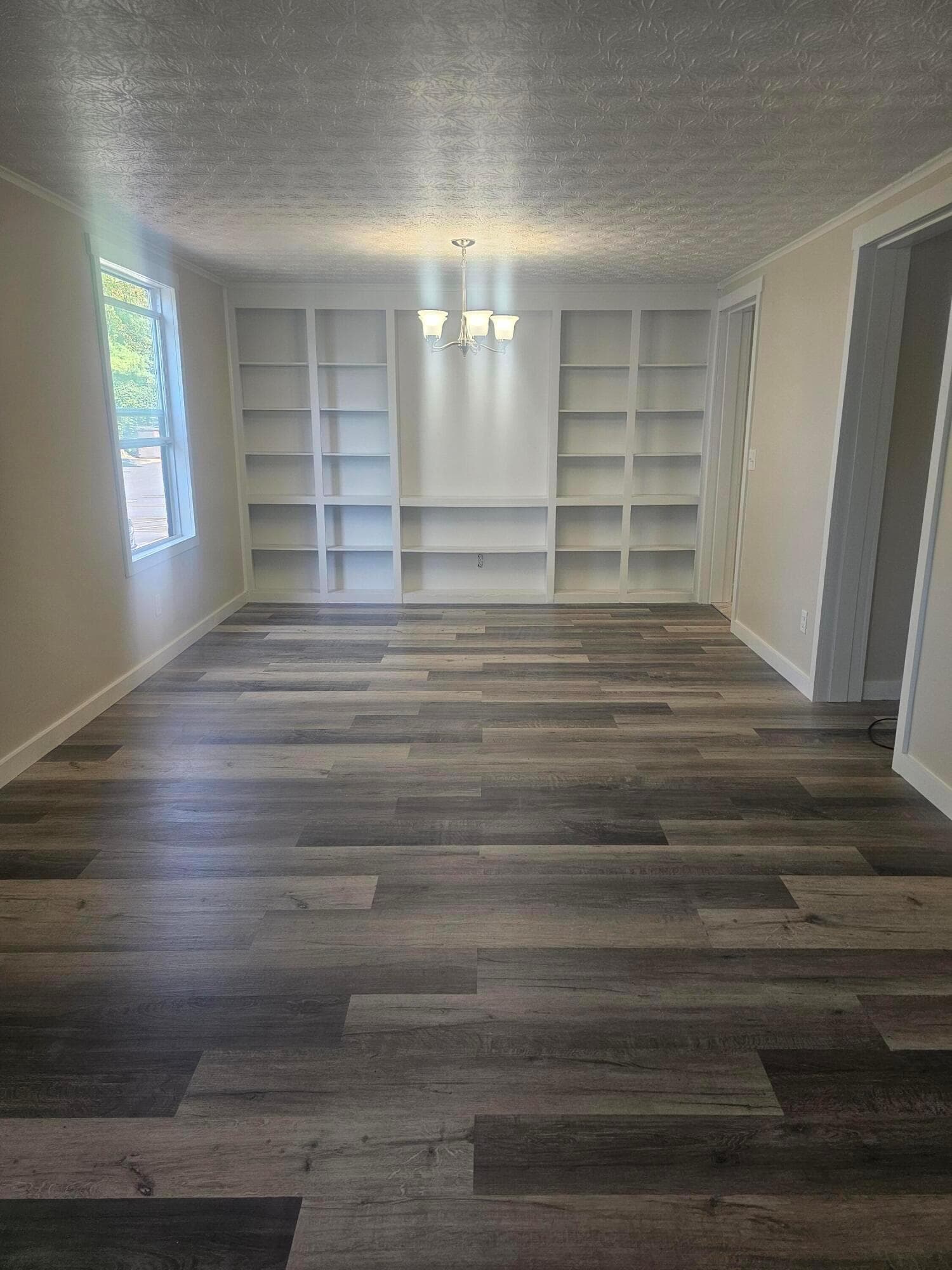 1726 Sunapple Way — photo 1 of 3