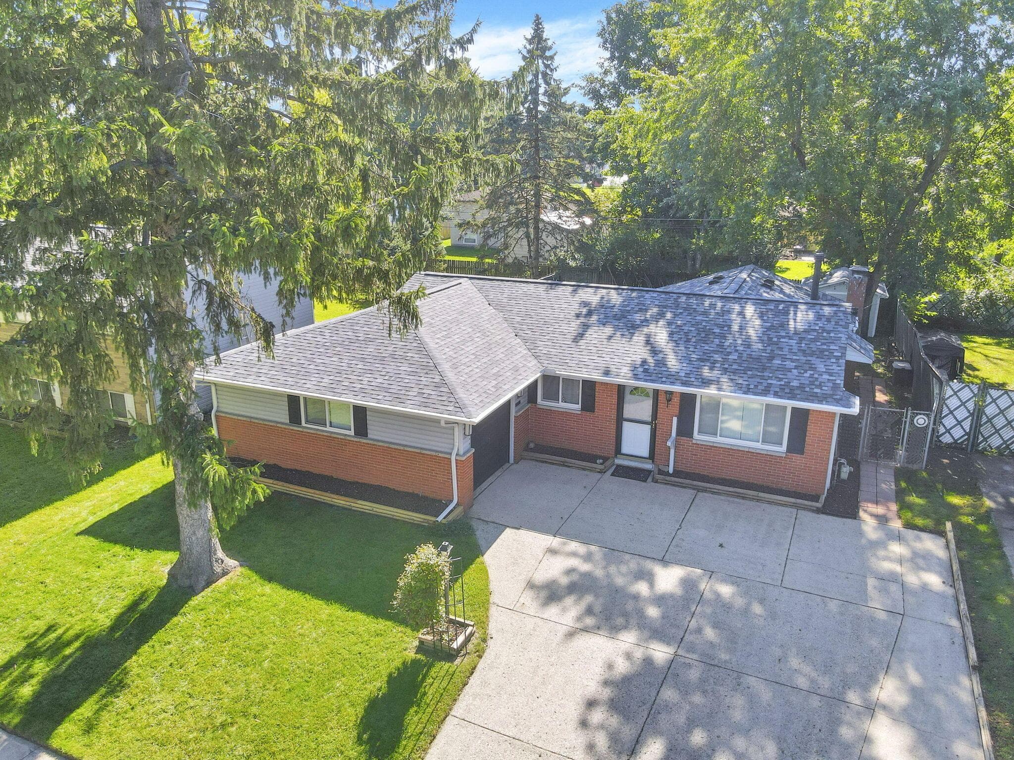 4945 Labelle Drive