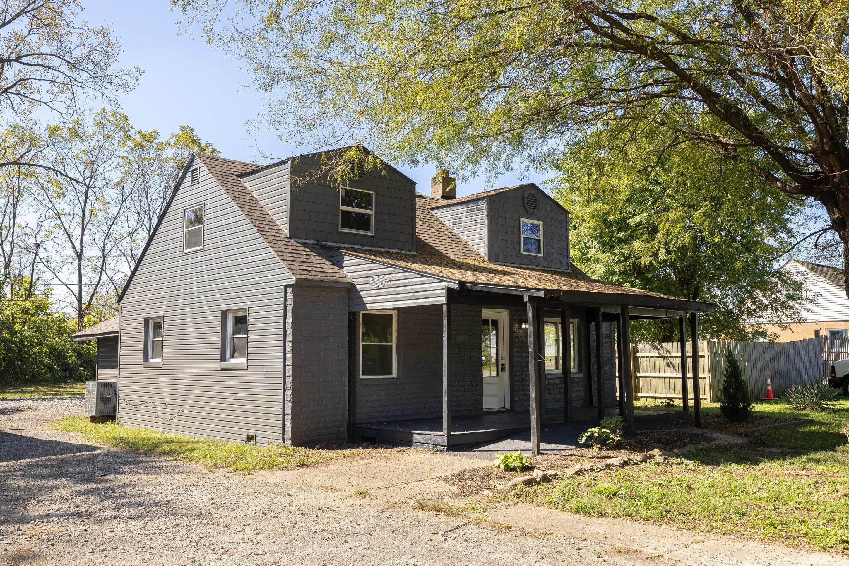 839 Glendower Avenue — photo 1 of 27