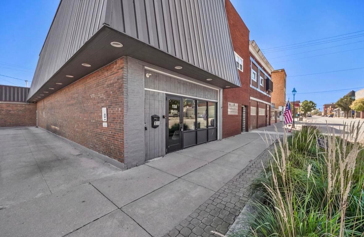 158 Main Street — photo 1 of 31
