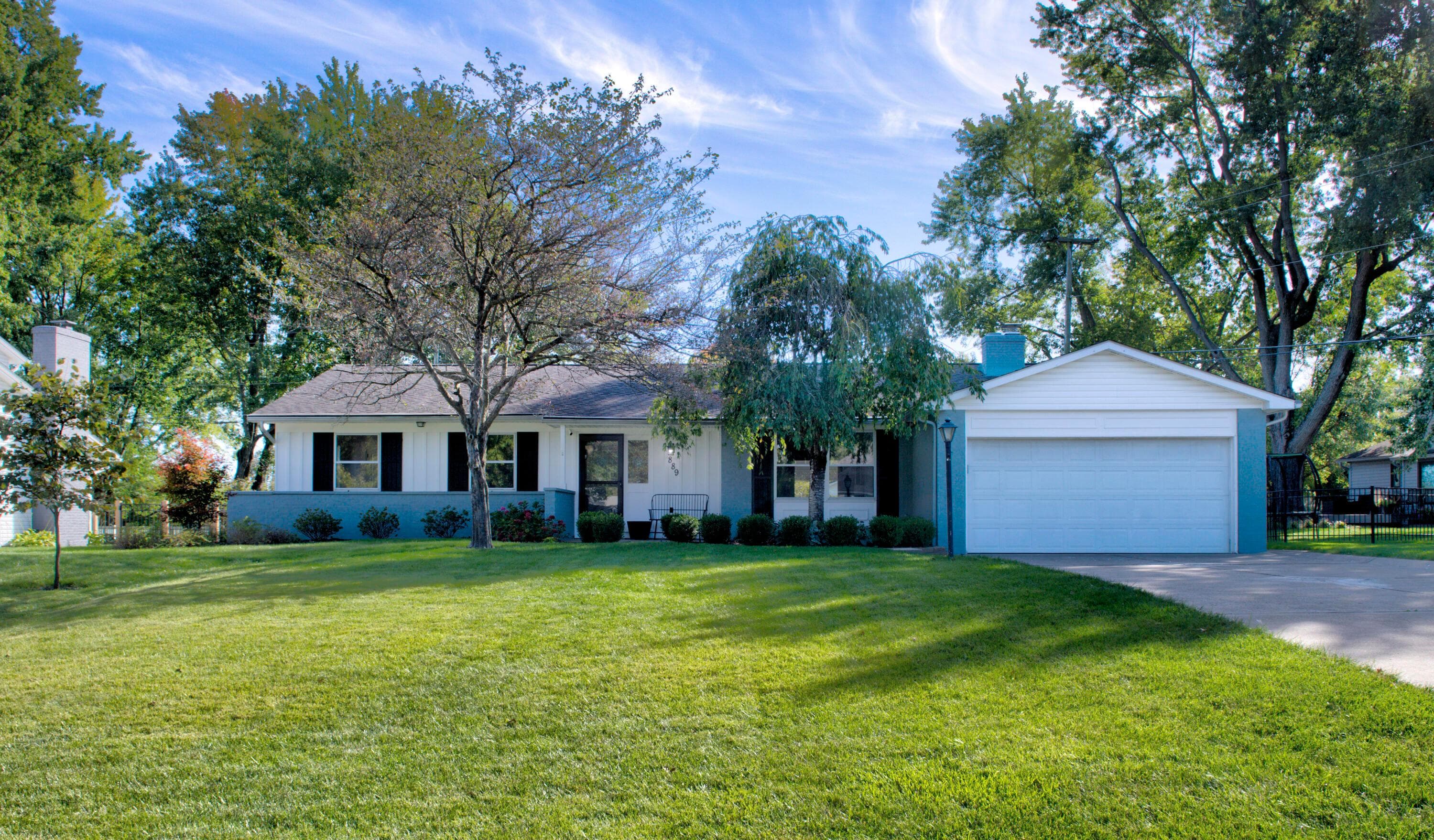 889 Lookout Point Drive