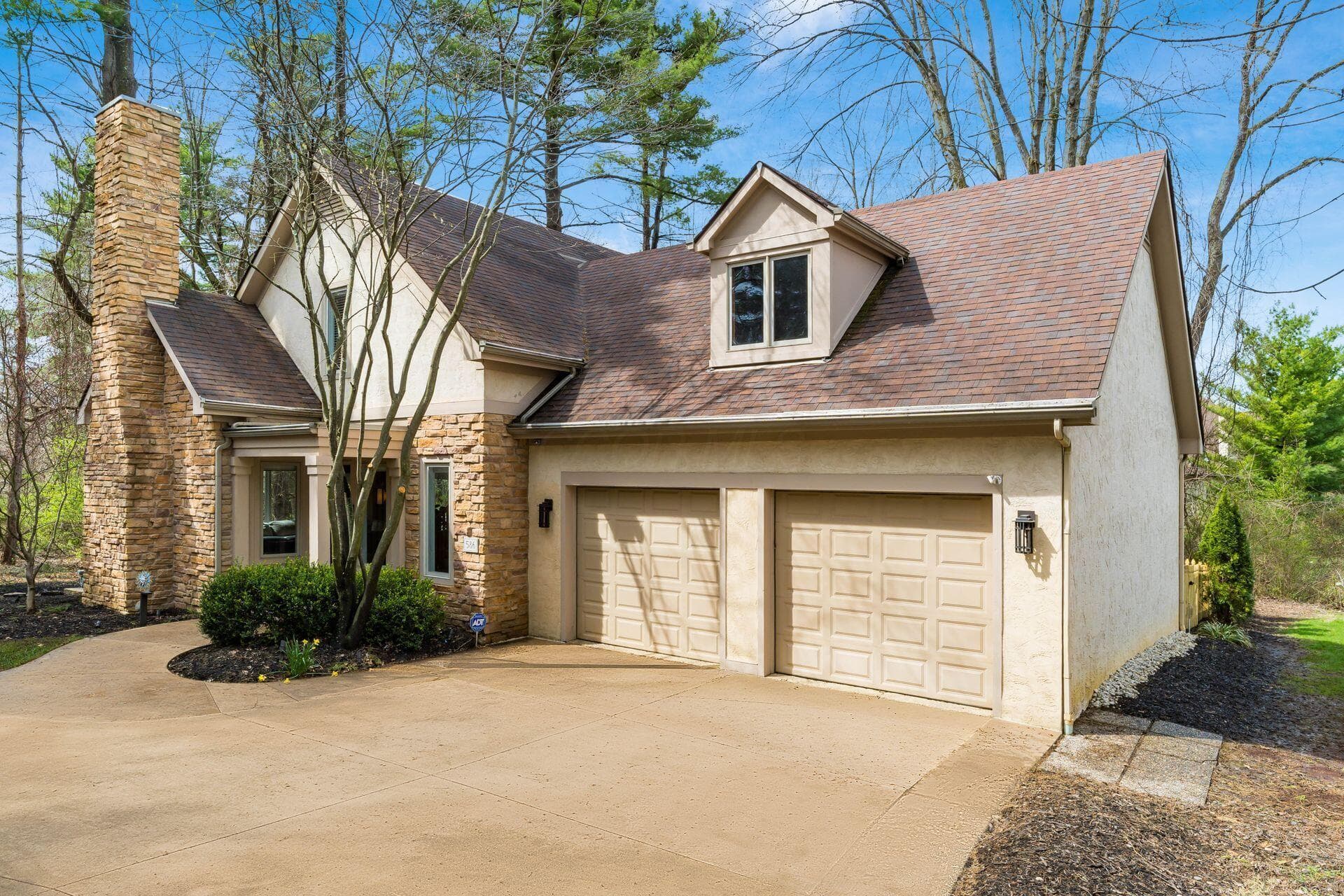 586 Pinegrove Place