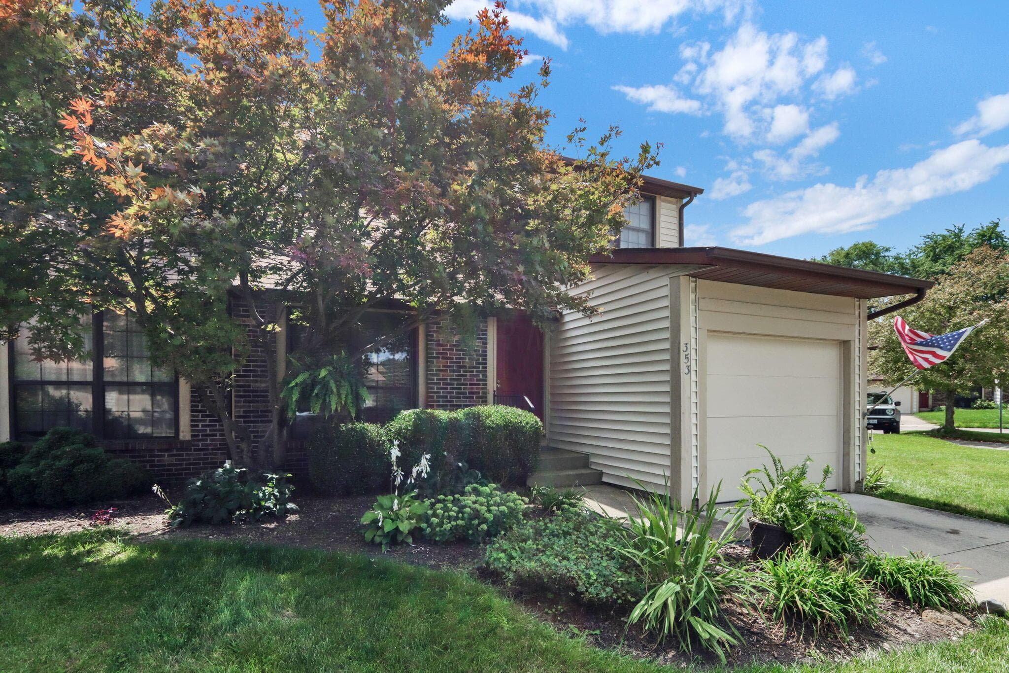 353 Macintosh Way