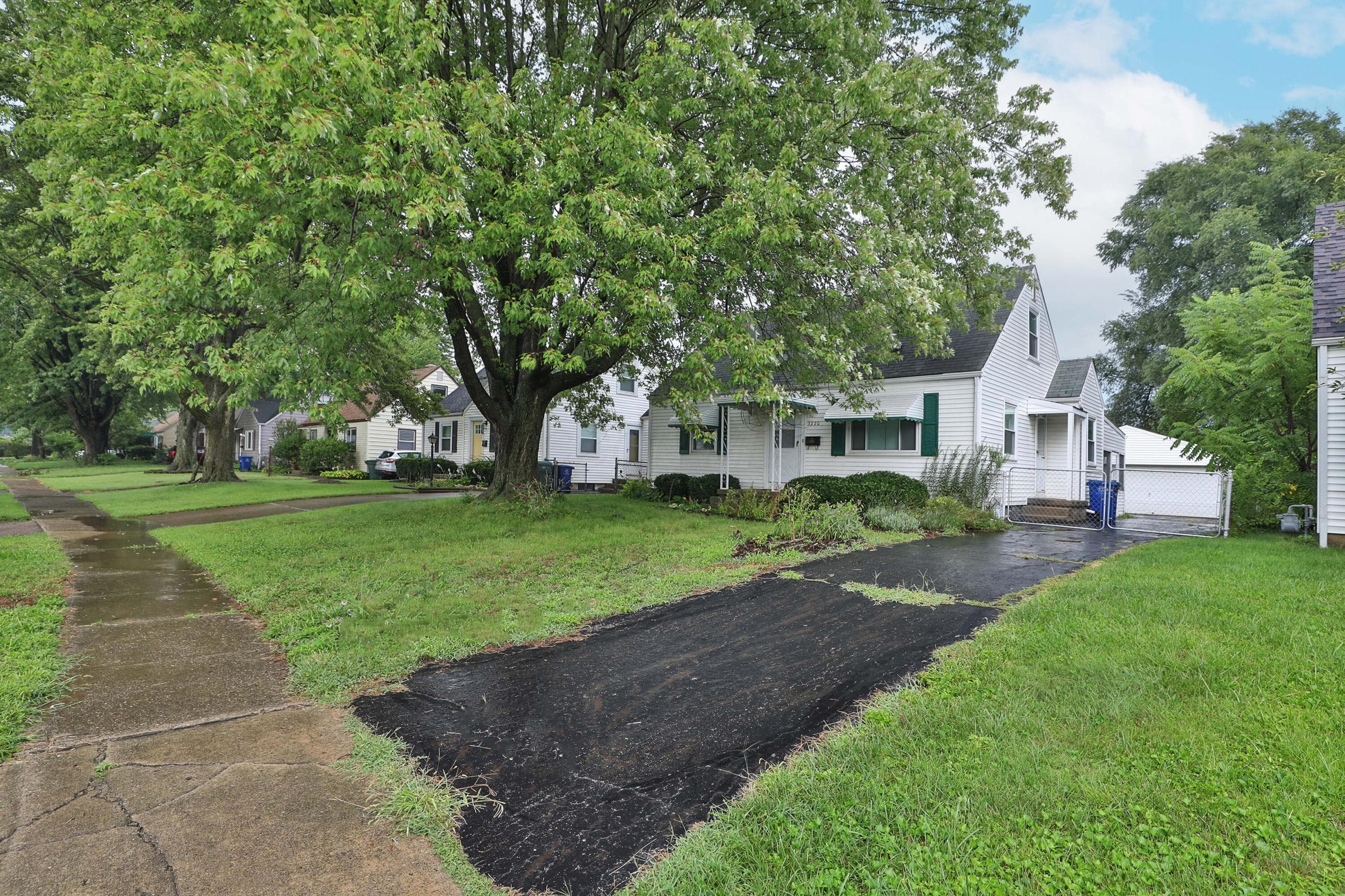 3220 Medina Avenue — photo 1 of 37