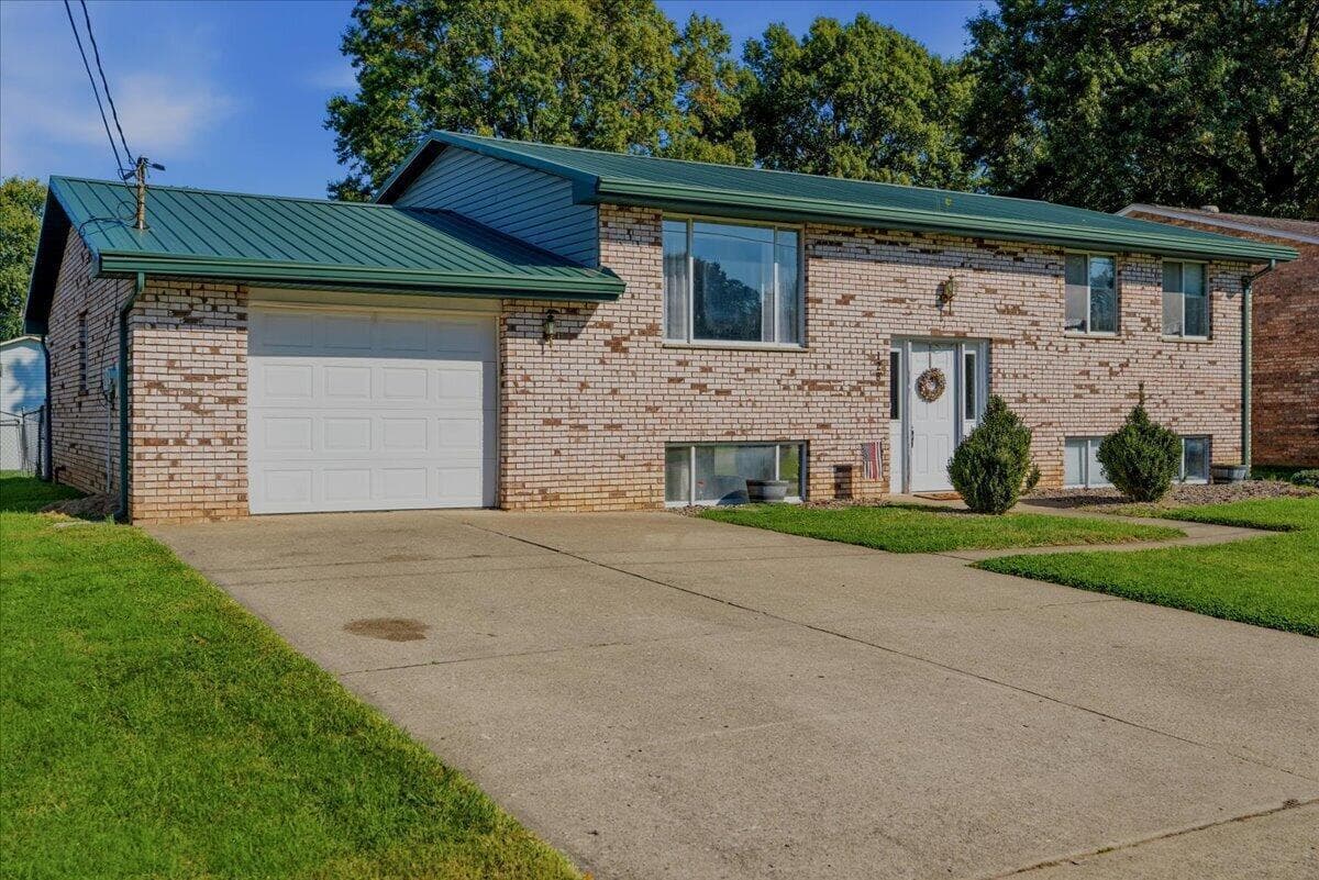 128 Brant Drive — photo 1 of 38