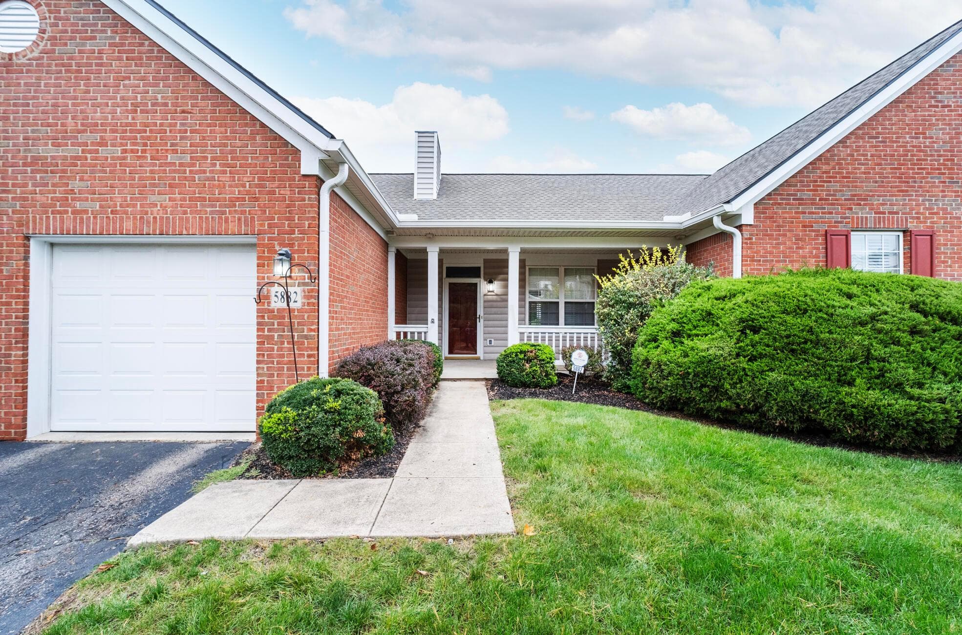 5882 Oak Path Lane