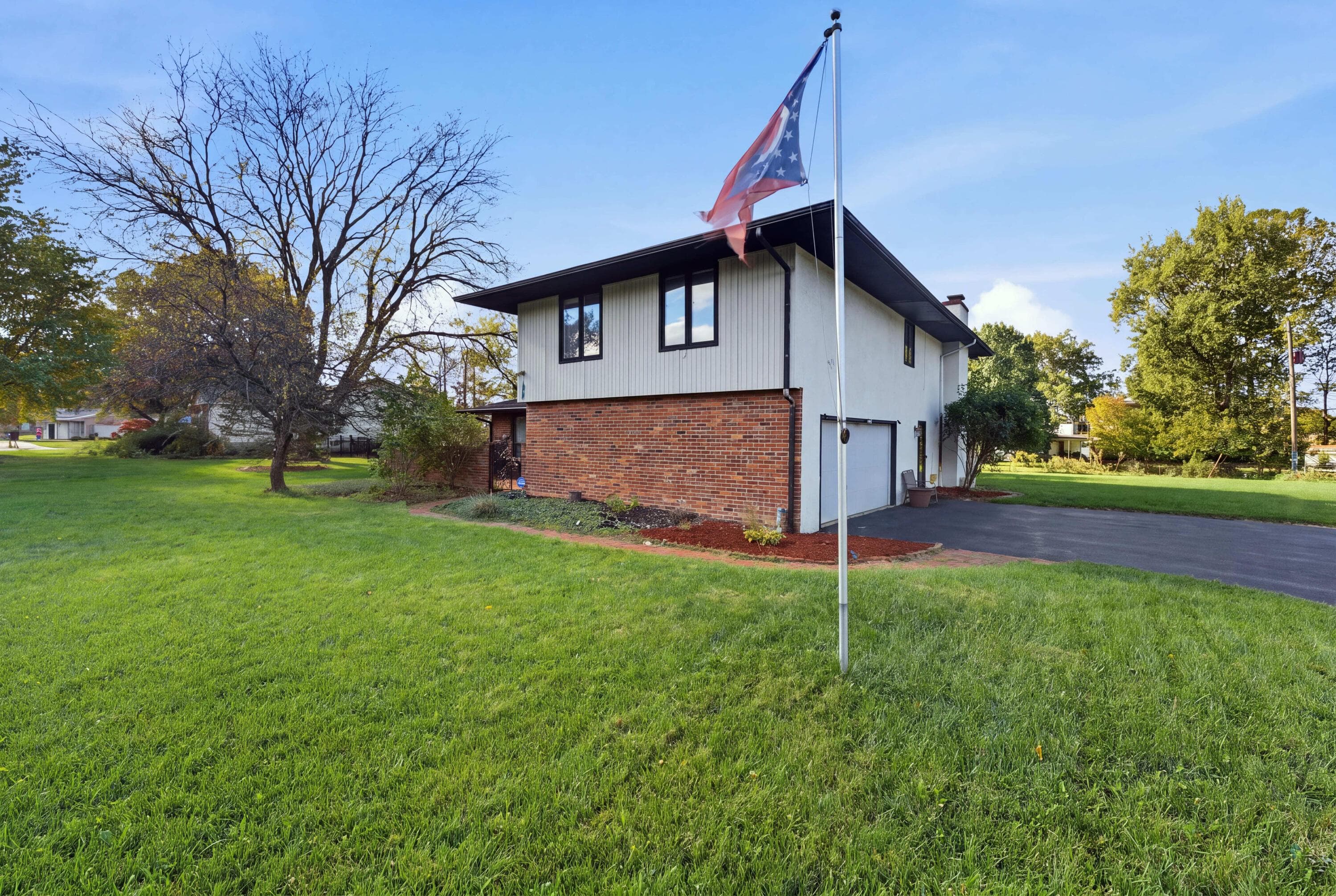 1089 Barberry Lane — photo 1 of 36