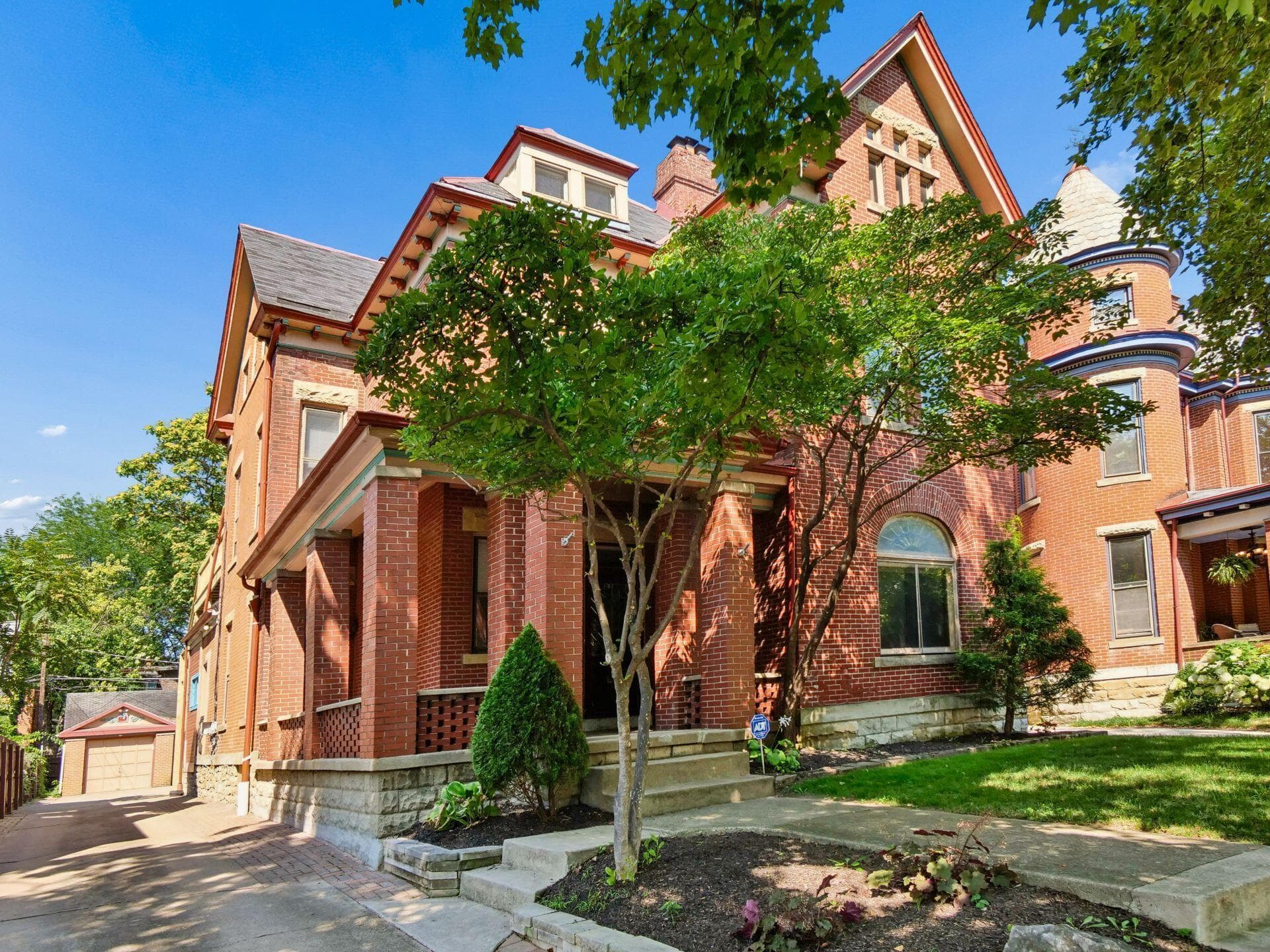 1227 Neil Avenue — photo 1 of 52