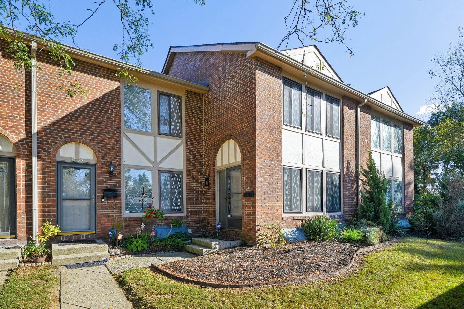 3300 Valley Lane