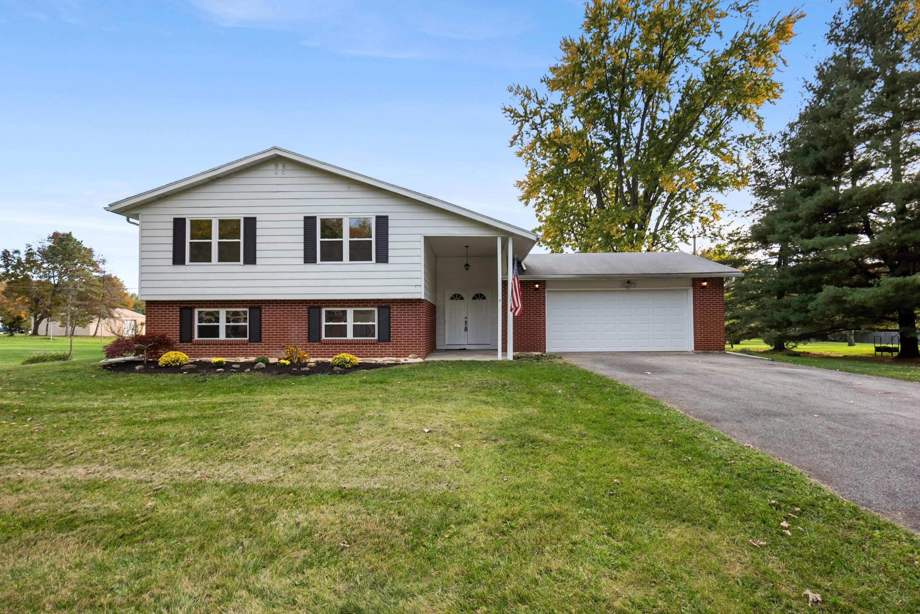 54 Summit Glen Road — photo 1 of 50