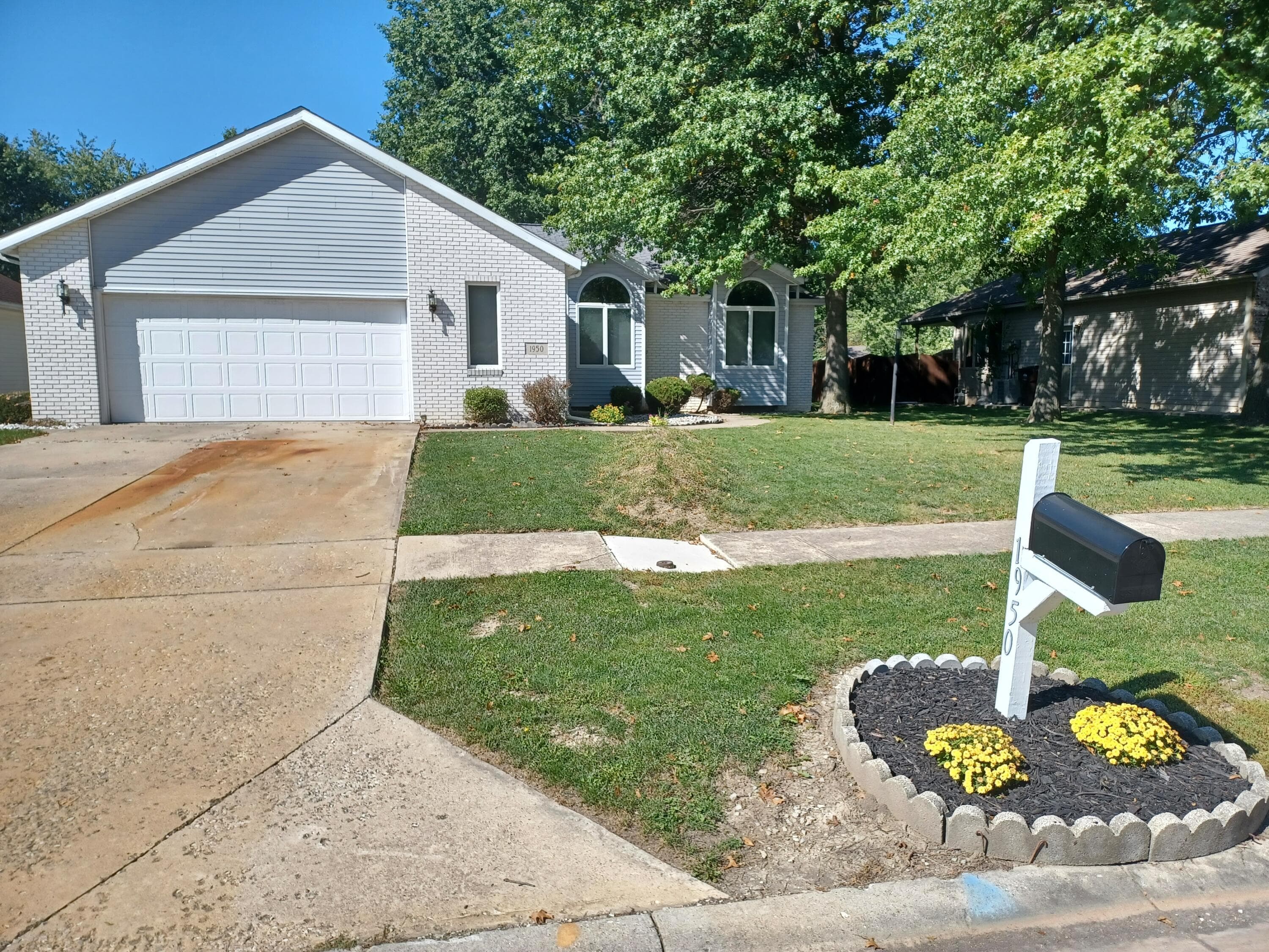 1950 Buckingham Court — photo 1 of 10