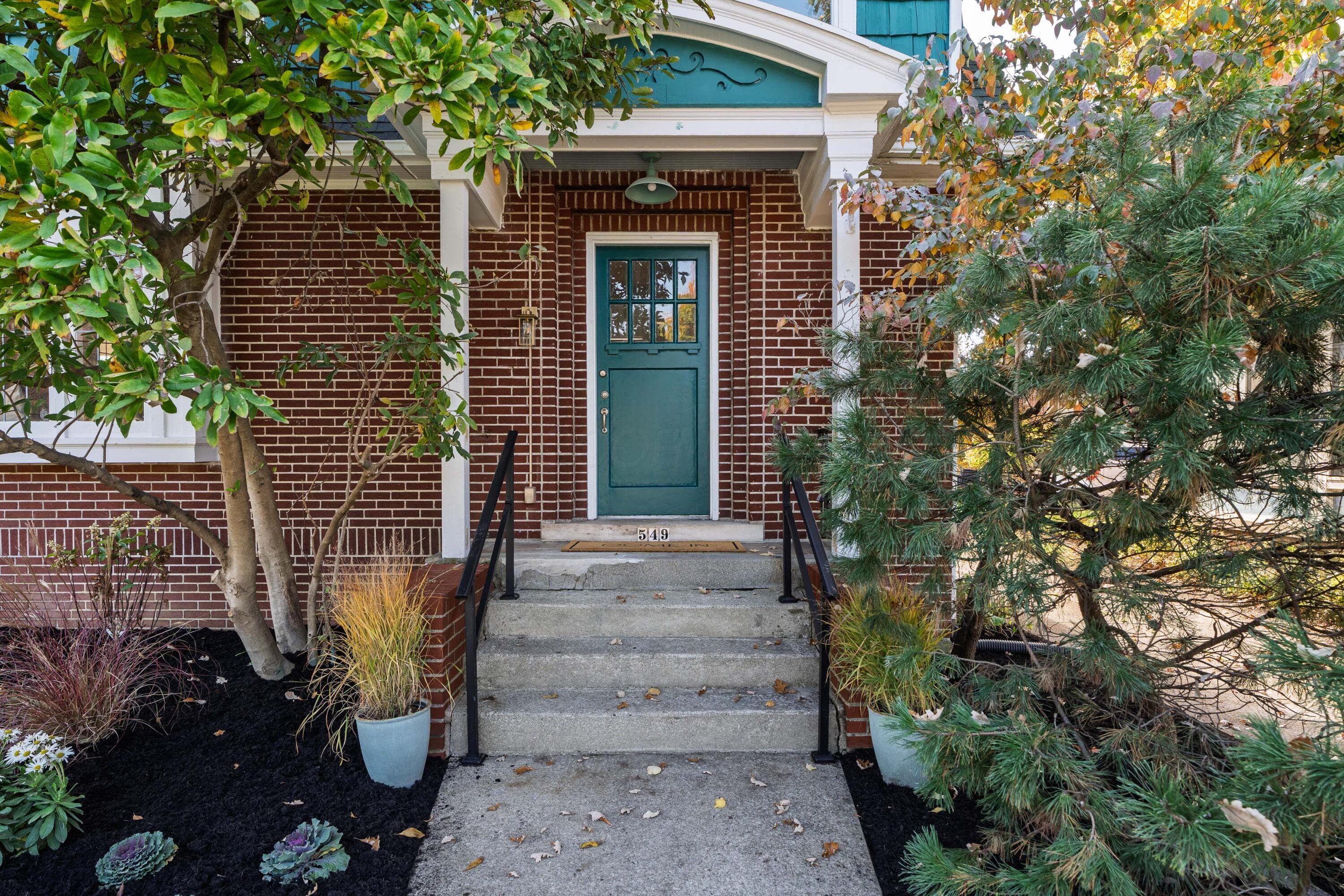 549 North Broadway Street — photo 1 of 44