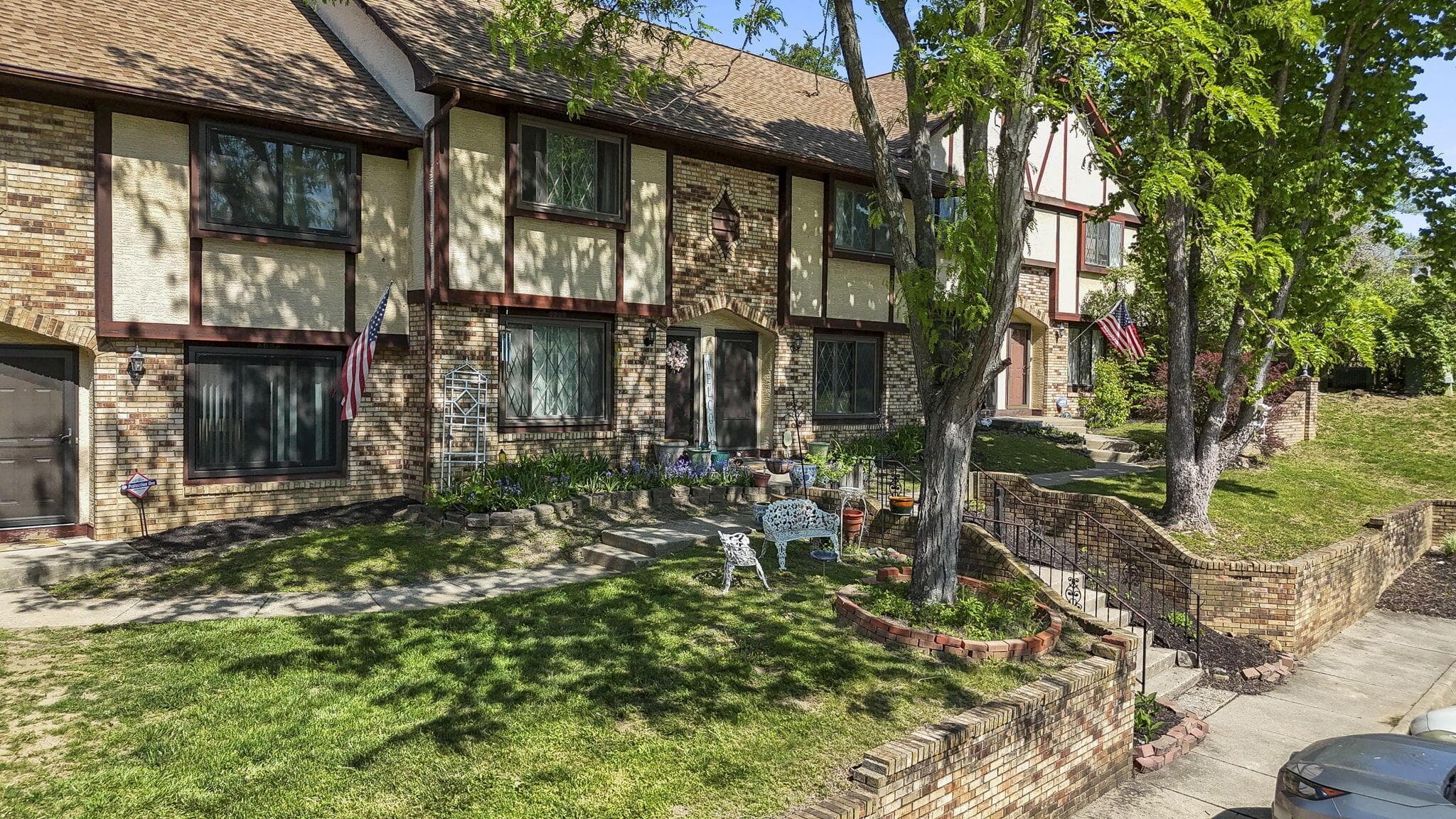 3032 Blendon Woods Boulevard — photo 1 of 42