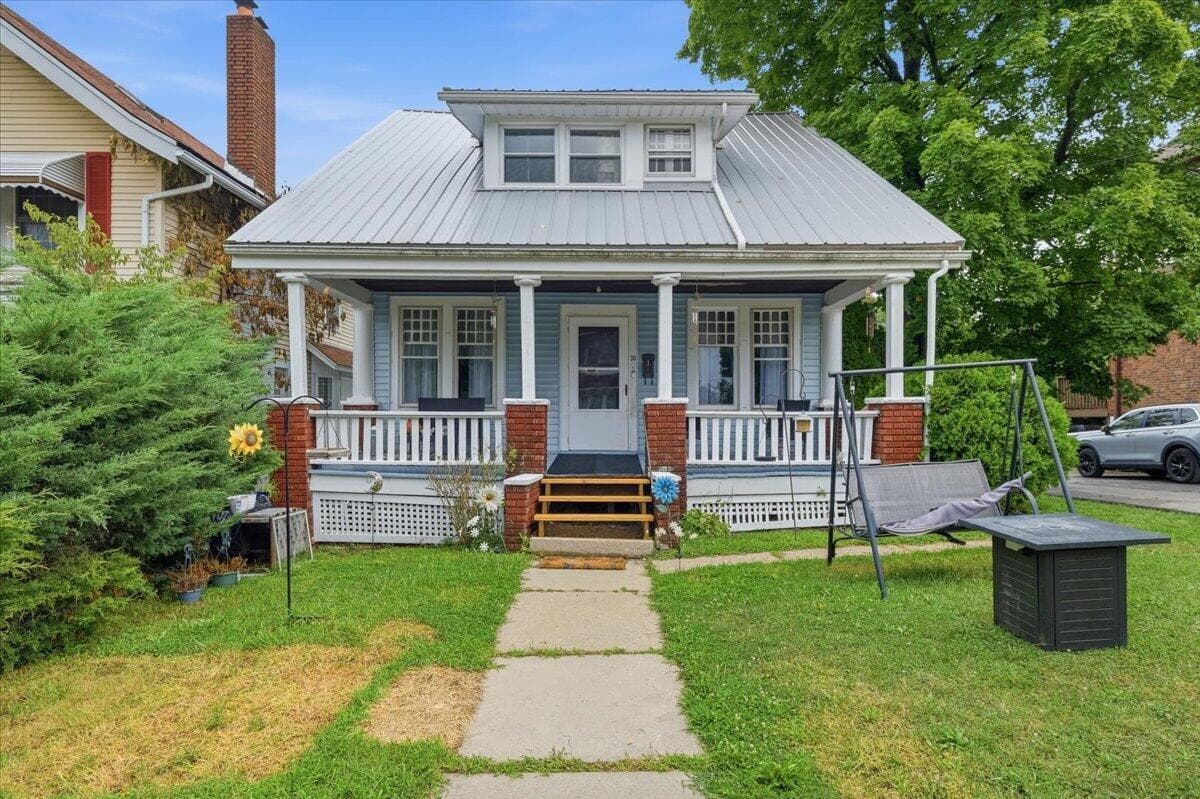 30 Helen Avenue — photo 1 of 19