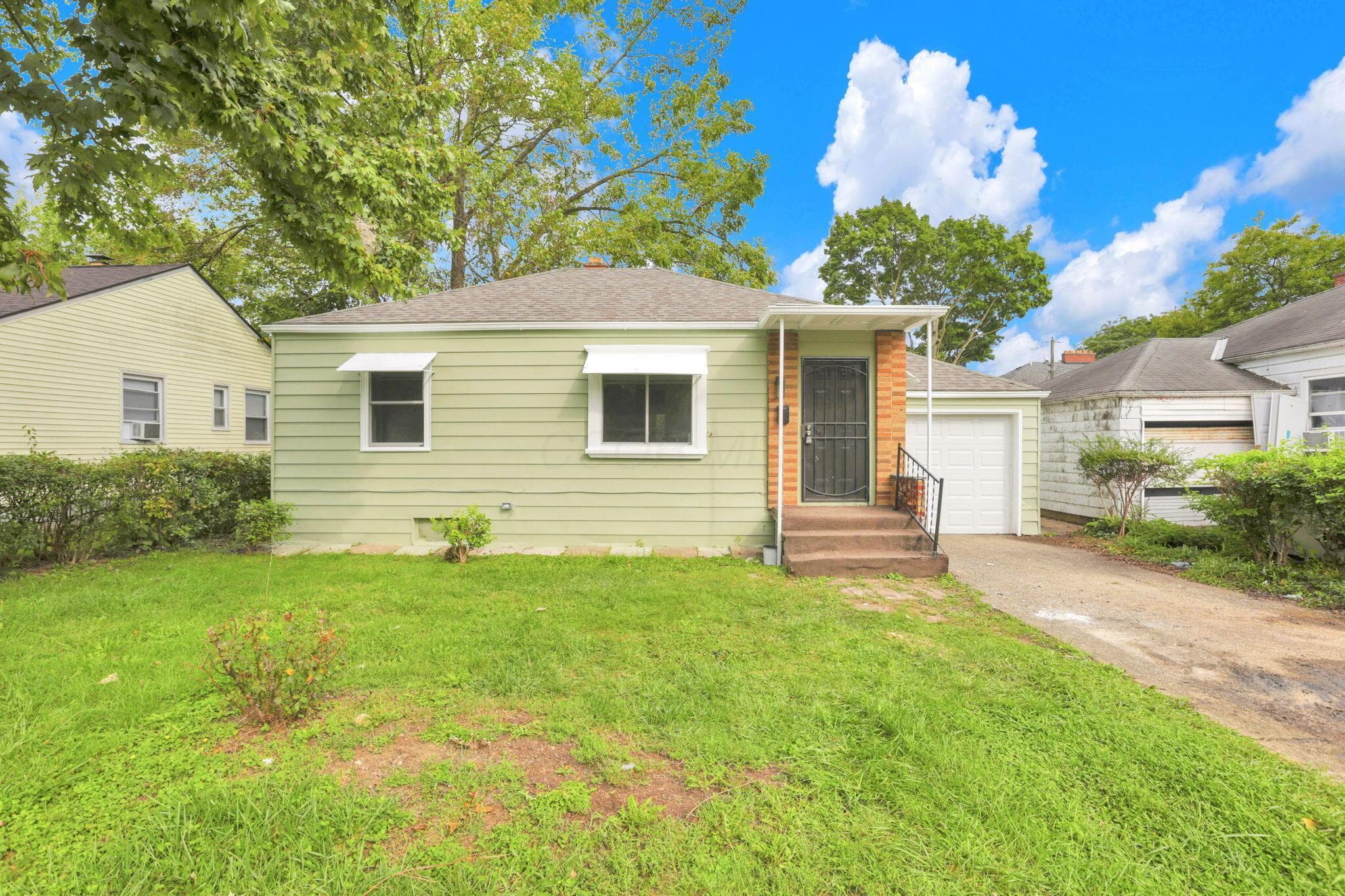 220 Kellner — photo 1 of 39