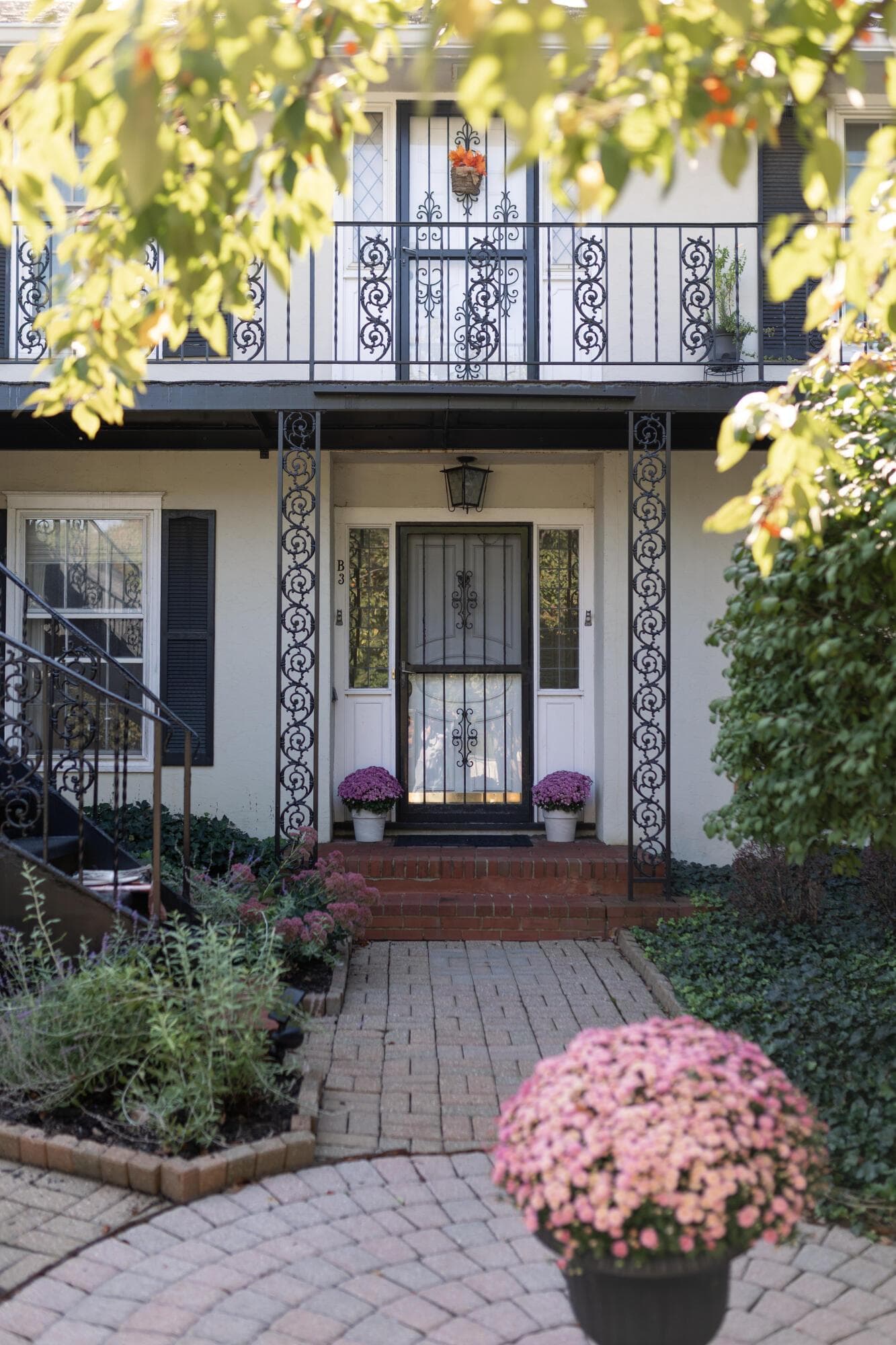 1631 Roxbury Road — photo 1 of 20