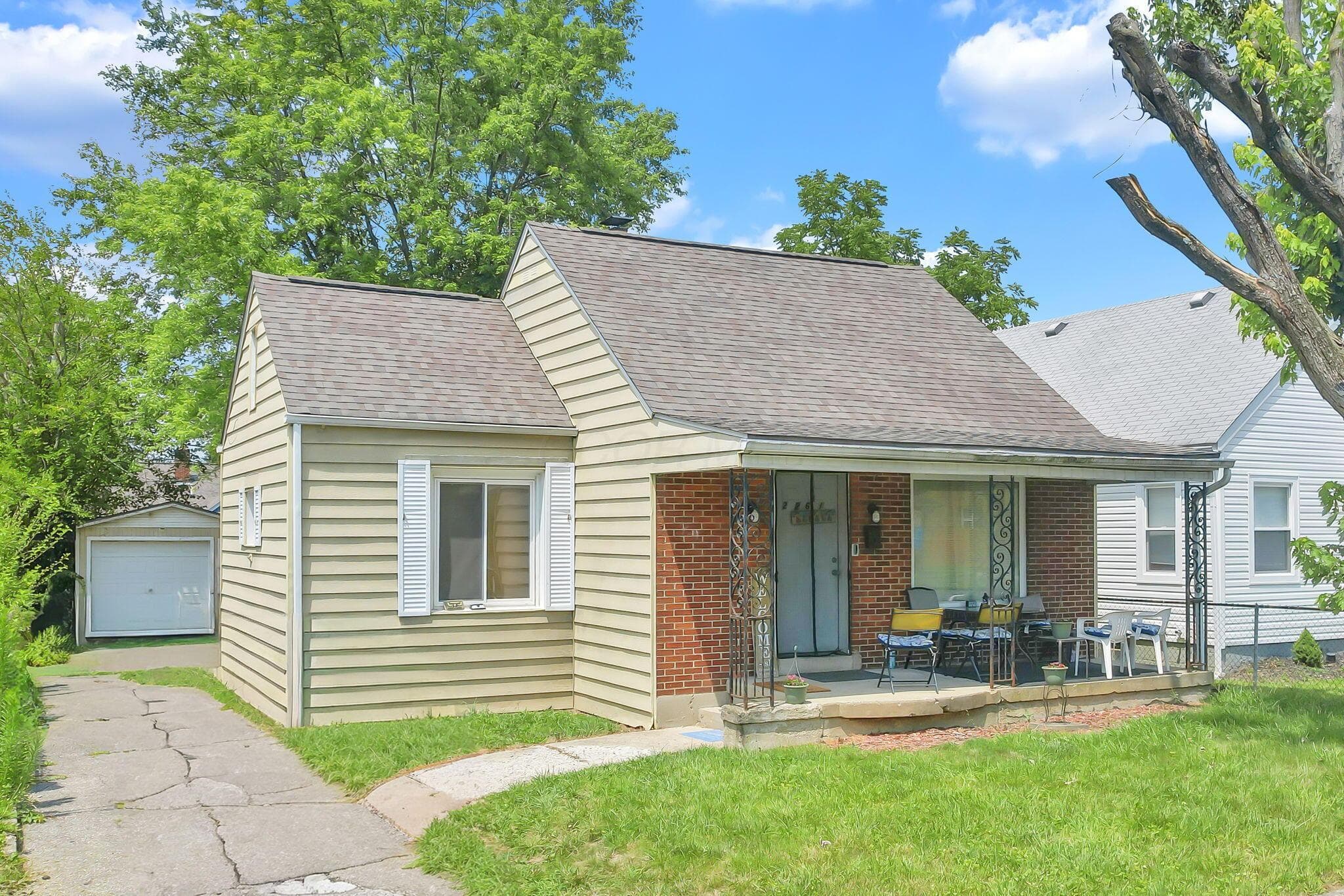 2261 Medina Avenue — photo 1 of 20