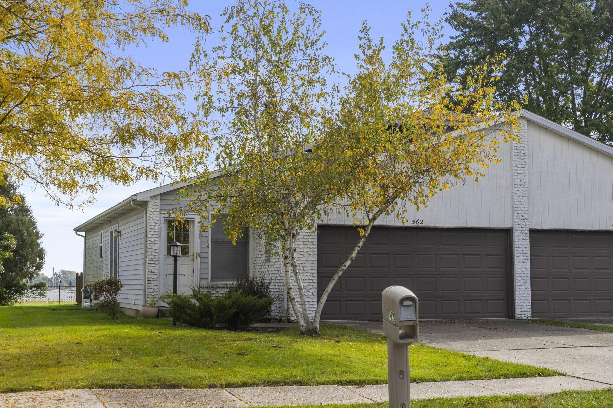 562 Executive Boulevard — photo 1 of 50
