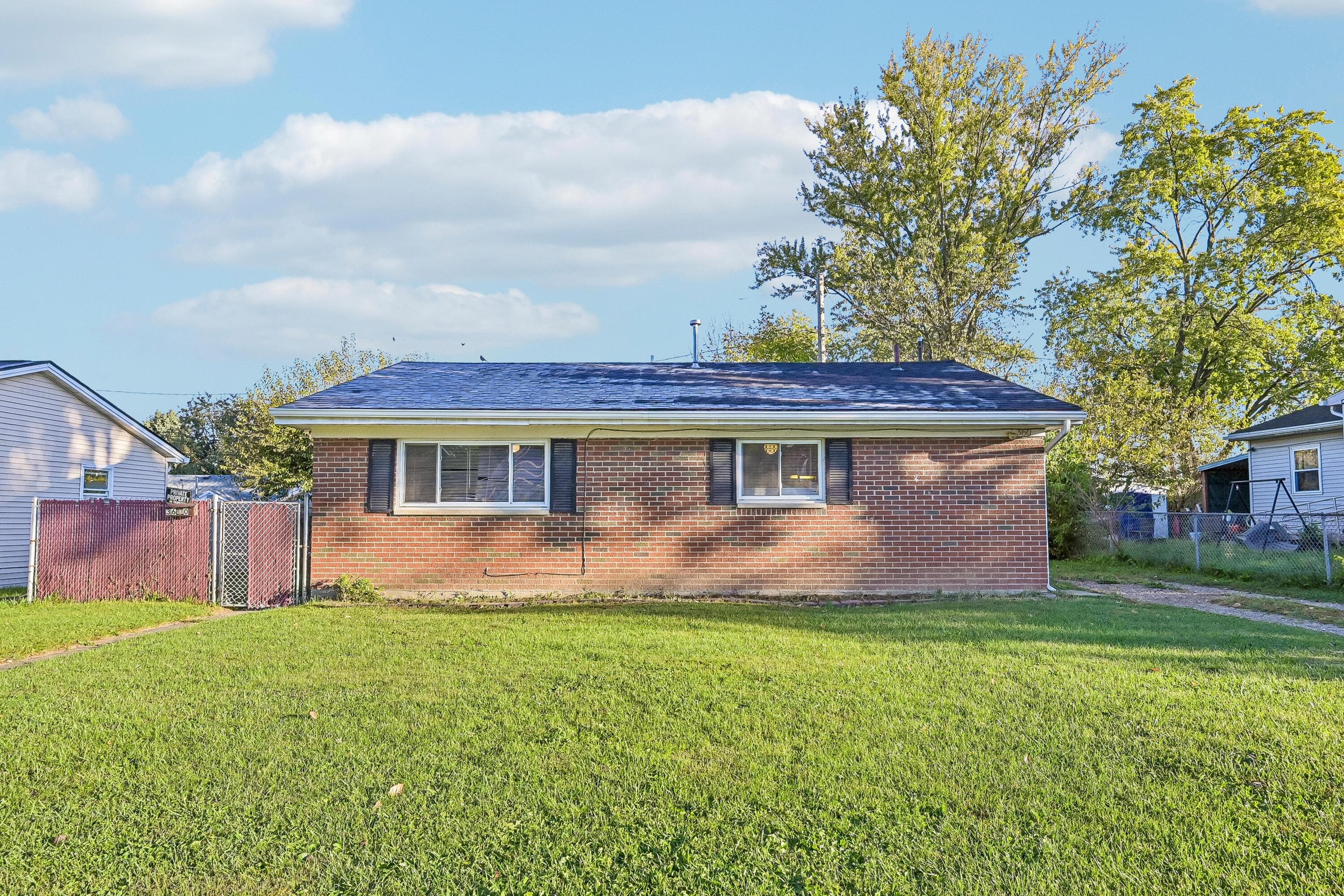 360 Sweetman Avenue — photo 1 of 32