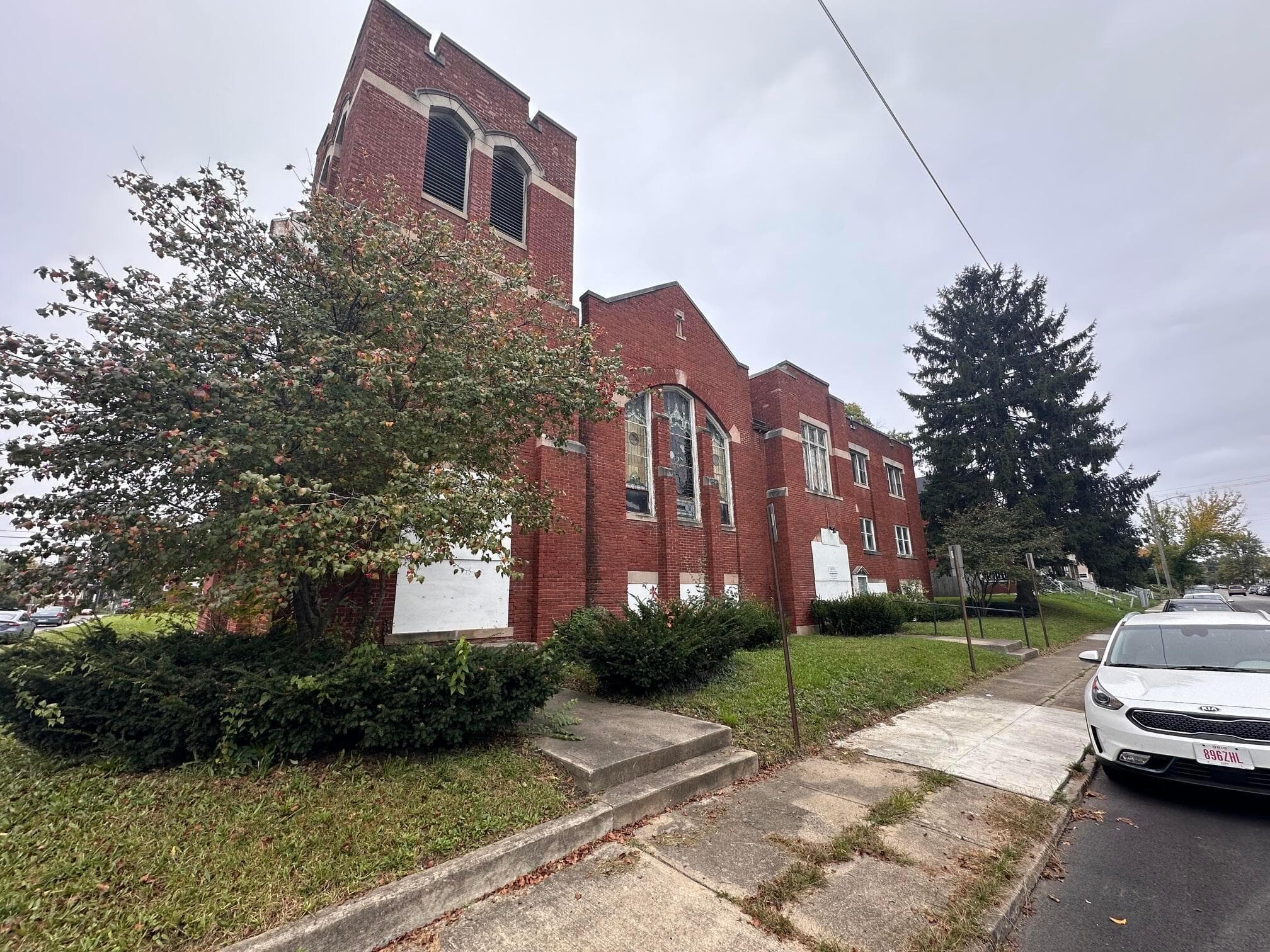 1015 Oakwood Avenue — photo 1 of 14