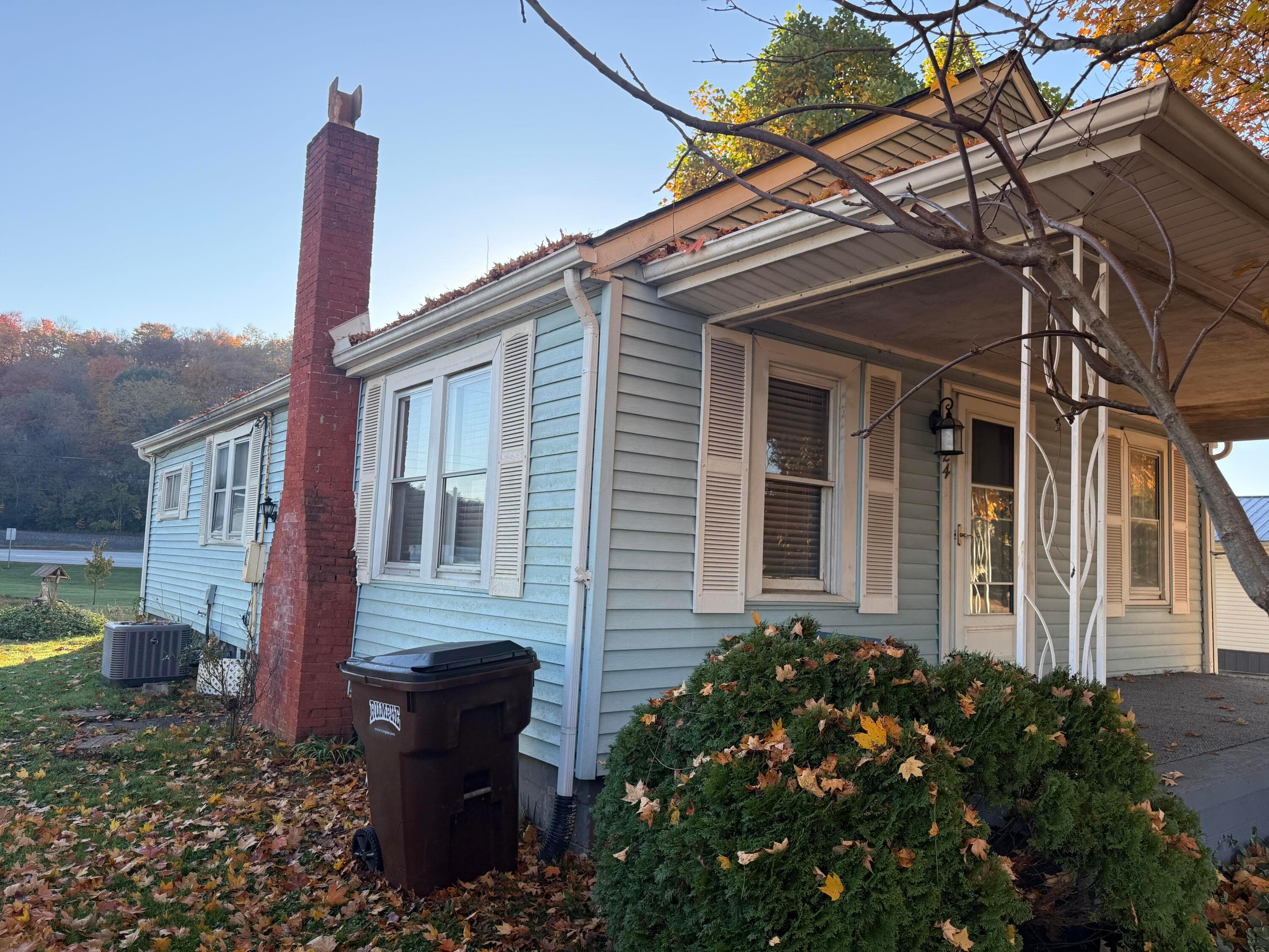 324 Lucas Street — photo 1 of 10